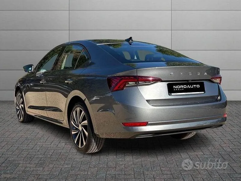 Skoda Octavia 2023 photo 2