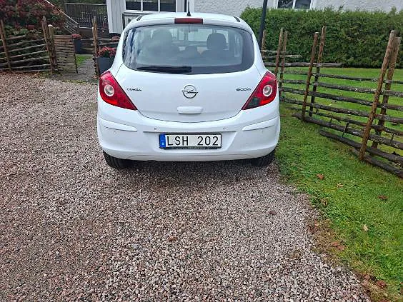 Opel Corsa 2011 photo 3
