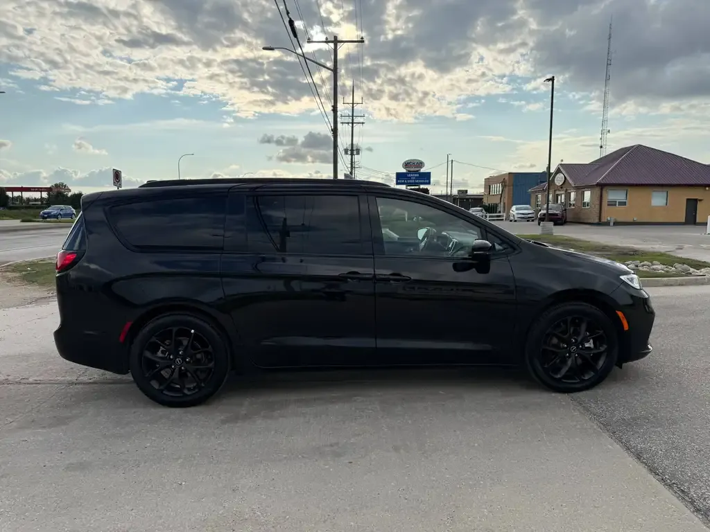 Chrysler Pacifica 2025 photo 4