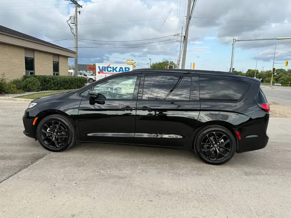 Chrysler Pacifica 2025 photo 5