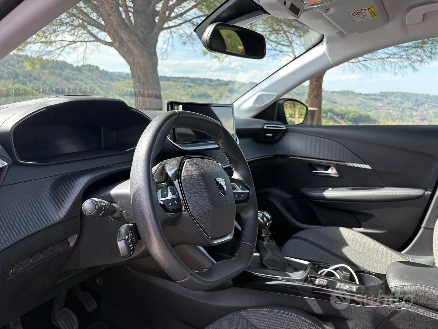 Peugeot 208 2024 photo 3