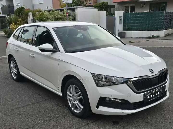 Skoda Scala 2019 photo 2