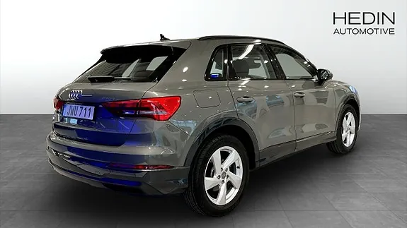 Audi Q3 2021 photo 2
