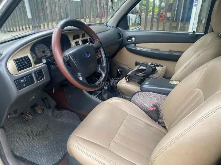 Ford Everest 2005 photo 2