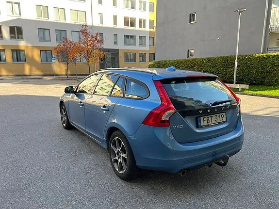 Volvo V60 2016 photo 2