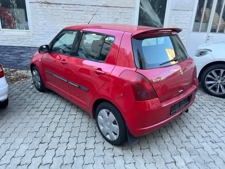 Suzuki Swift 2006 photo 2
