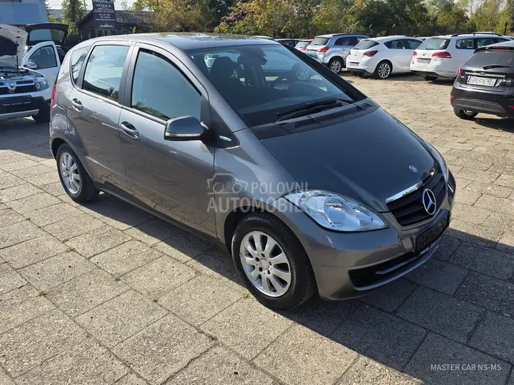 Mercedes-Benz A 160 2012 photo 2