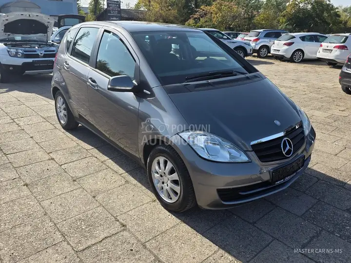 Mercedes-Benz A 160 2012 photo 4