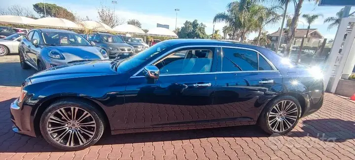 Lancia Thema 2012 photo 2