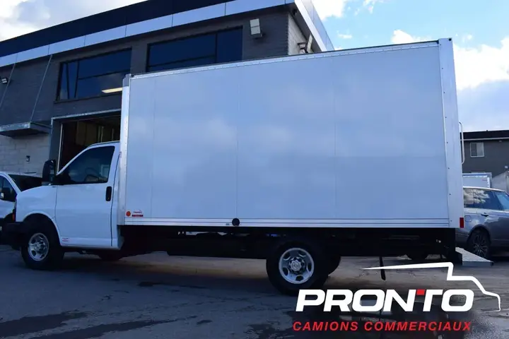Chevrolet Express 3500 2025 photo 4