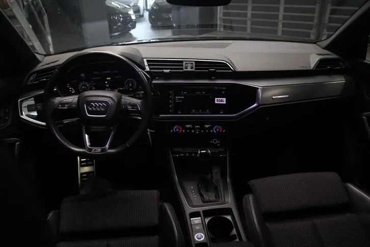 Audi Q3 2019 photo 2
