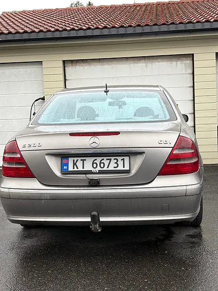 Mercedes-Benz E200 D 2004 photo 2