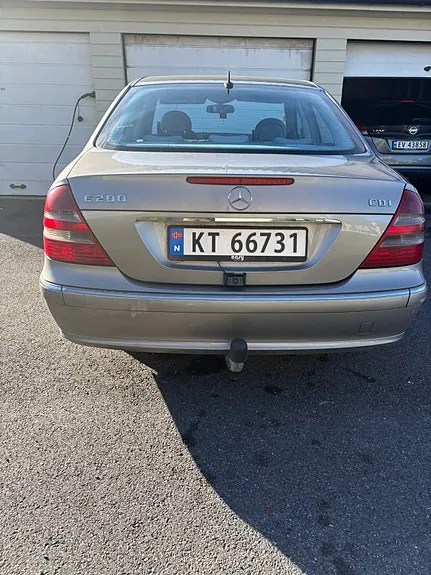 Mercedes-Benz E200 D 2004 photo 4