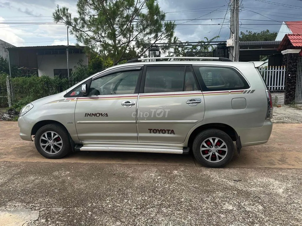 Toyota Innova 2006 photo 3