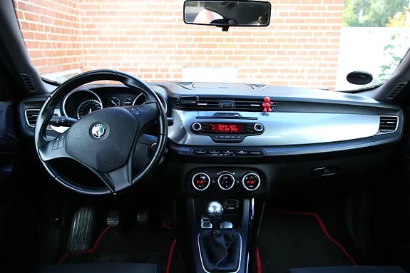 Alfa Romeo Giulietta 2011 photo 5