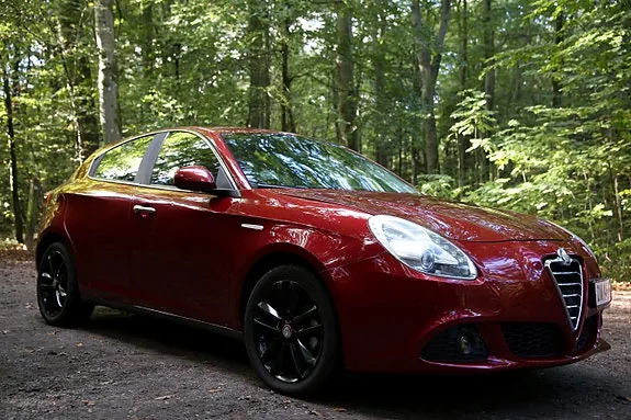 Alfa Romeo Giulietta 2011 photo 2