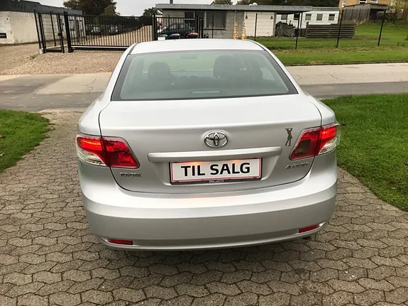Toyota Avensis 2010 photo 5