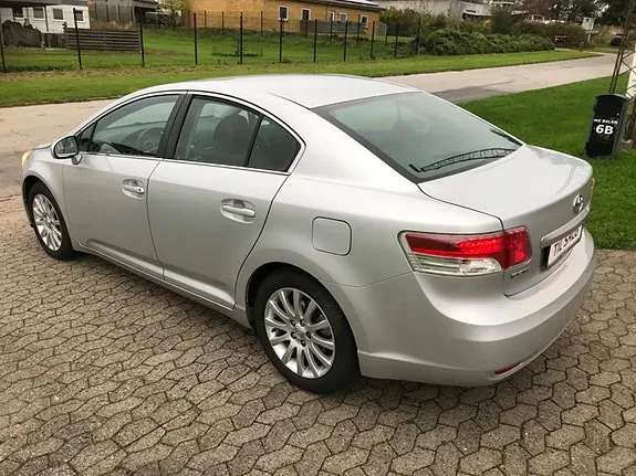 Toyota Avensis 2010 photo 4