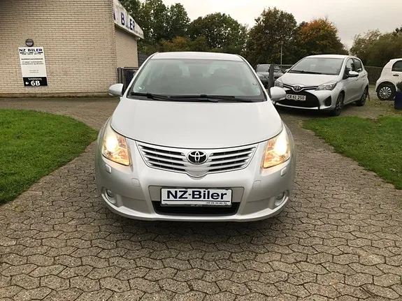 Toyota Avensis 2010 photo 2