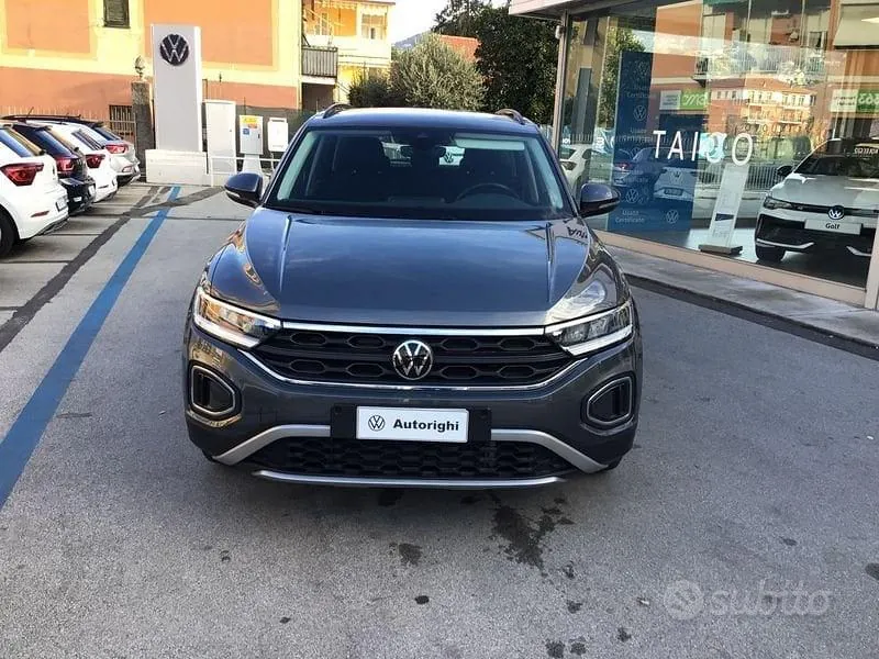 Volkswagen T-Roc 2024 photo 2