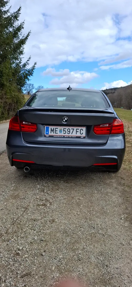 BMW 3 Series 2012 photo 2