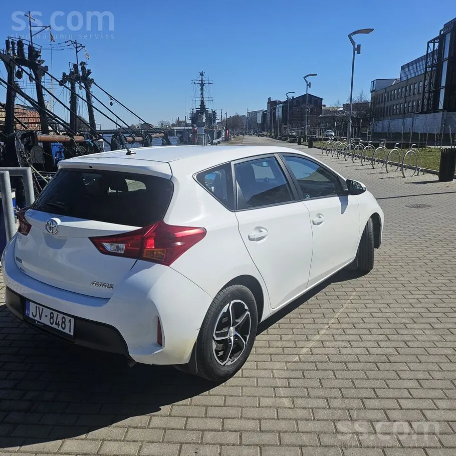 Toyota Auris 2015 photo 4