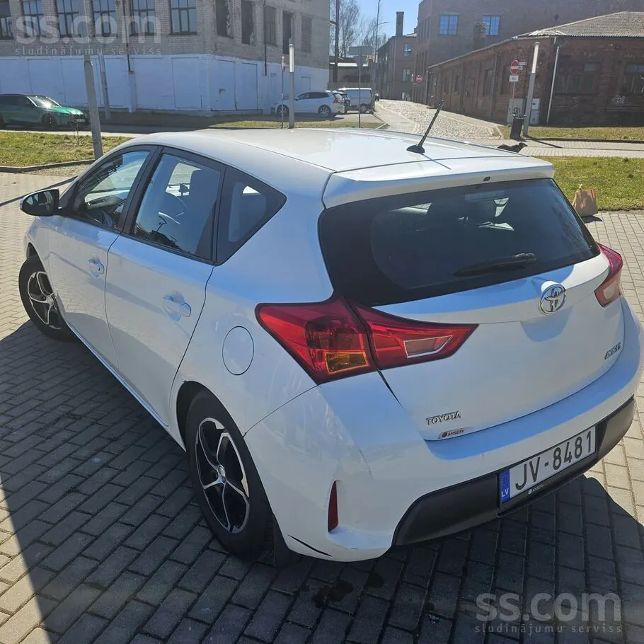 Toyota Auris 2015 photo 5