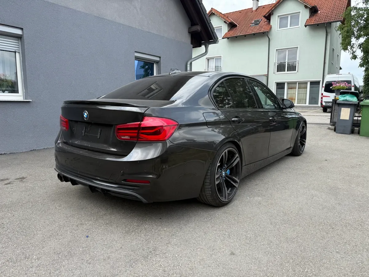 BMW 3 Series 2016 photo 2