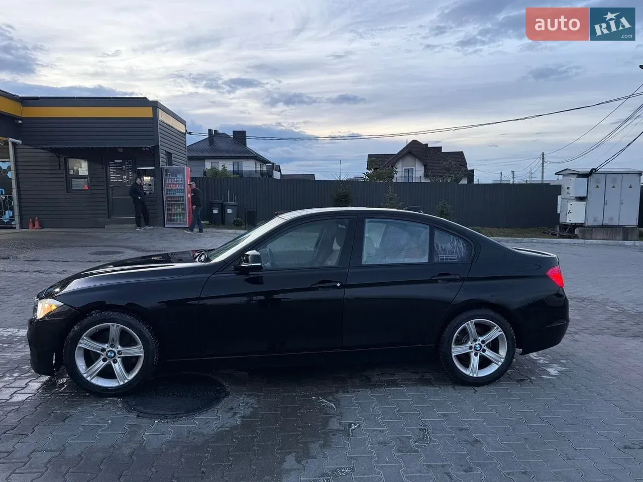 BMW 3 Series 2012 photo 2