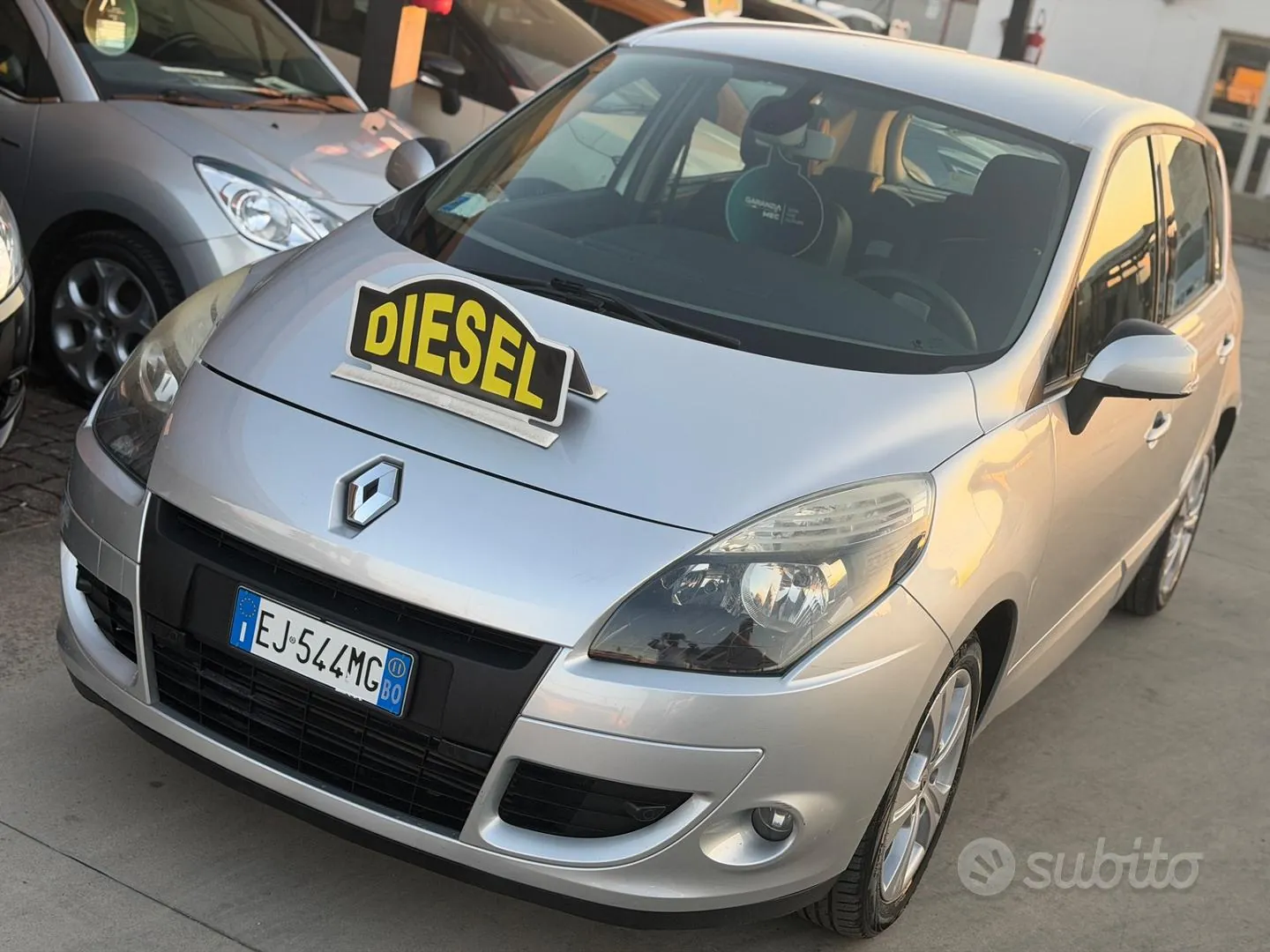 Renault Scenic 2011 photo 4