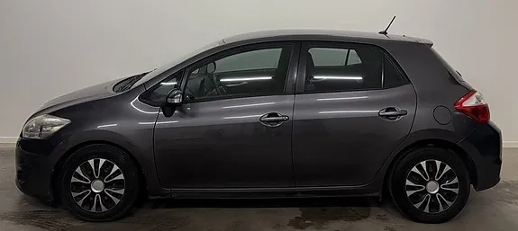 Toyota Auris 2010 photo 2