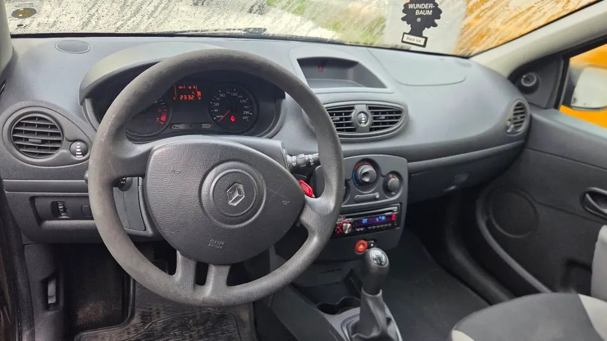 Renault Clio 2010 photo 3