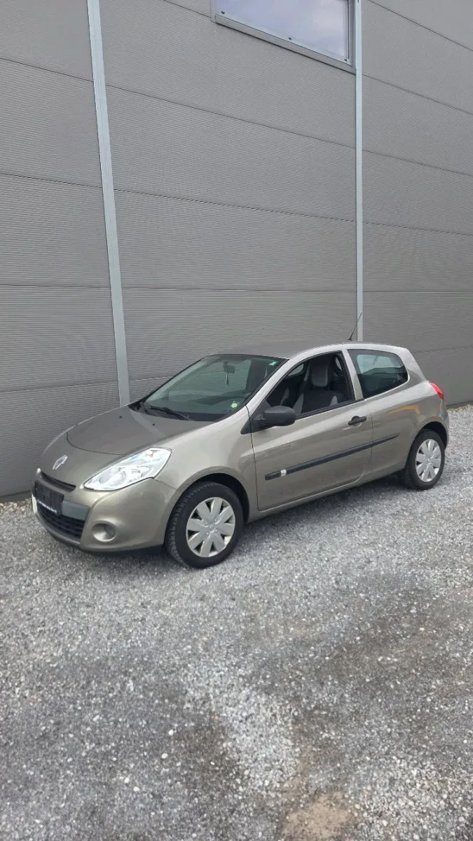 Renault Clio 2010 photo 2