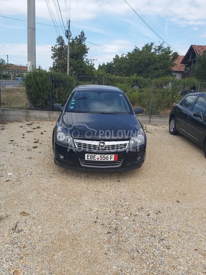 Opel Astra 2009 photo 2