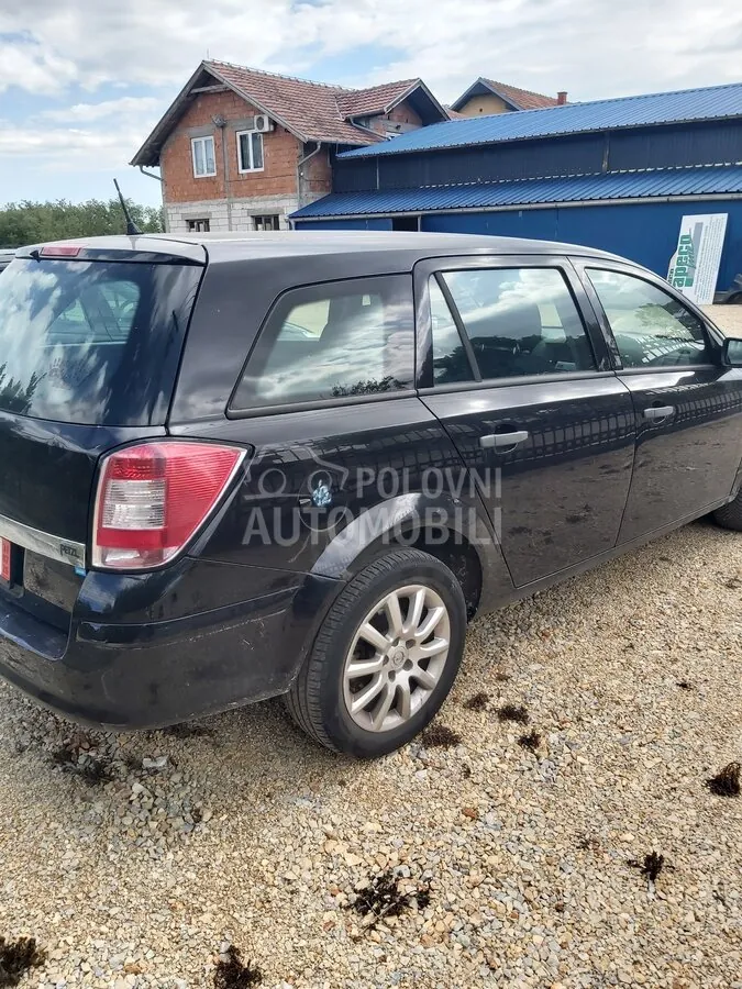 Opel Astra 2009 photo 4
