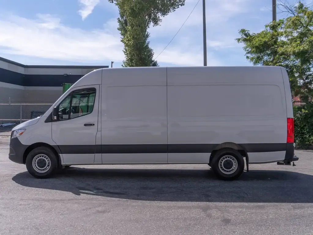 Mercedes-Benz Sprinter 2023 photo 2