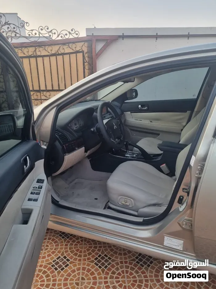 Mitsubishi Galant 2010 photo 2