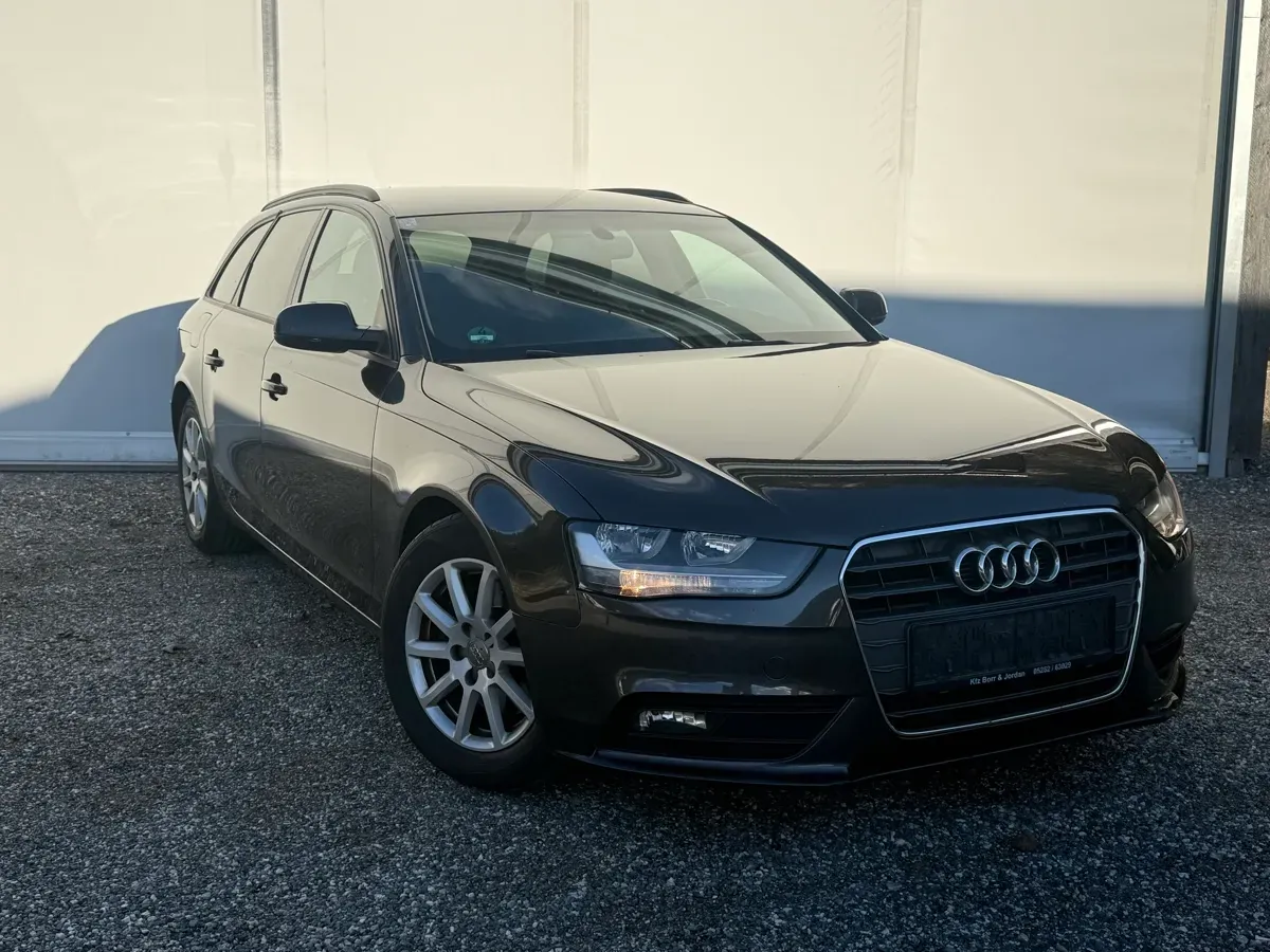 Audi A4 2012 photo 2