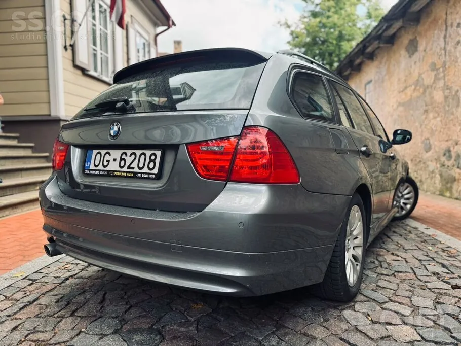 BMW 318 2009 photo 5