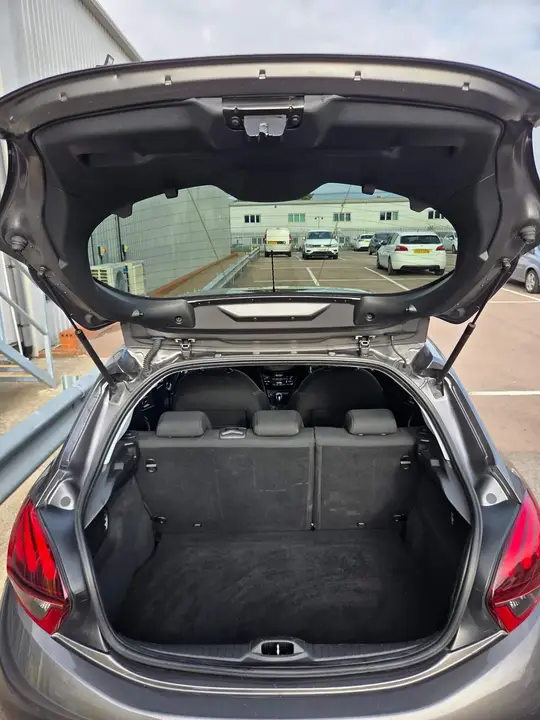 Peugeot 208 2019 photo 5