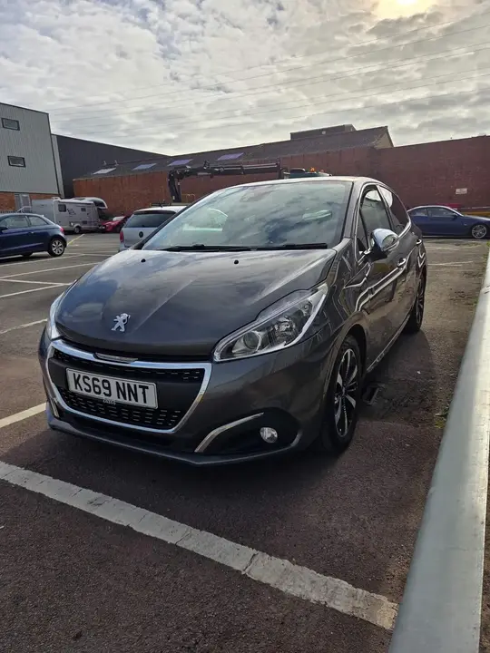 Peugeot 208 2019 photo 4