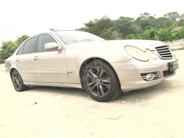 Mercedes-Benz E230