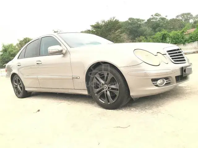 Mercedes-Benz E230
