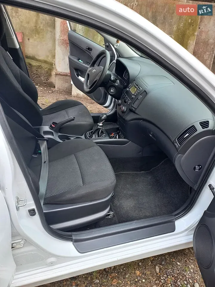 Hyundai I30 2010 photo 2