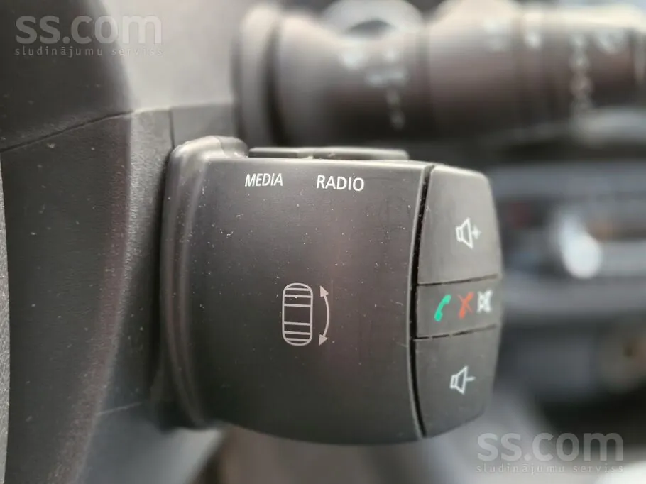 Renault Scenic 2012 photo 5