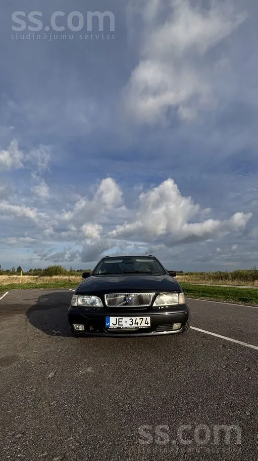 Volvo V70 2000 photo 2