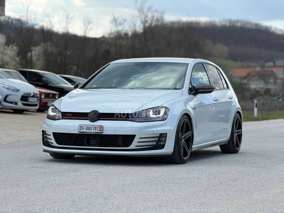Volkswagen Golf 2013 photo 2