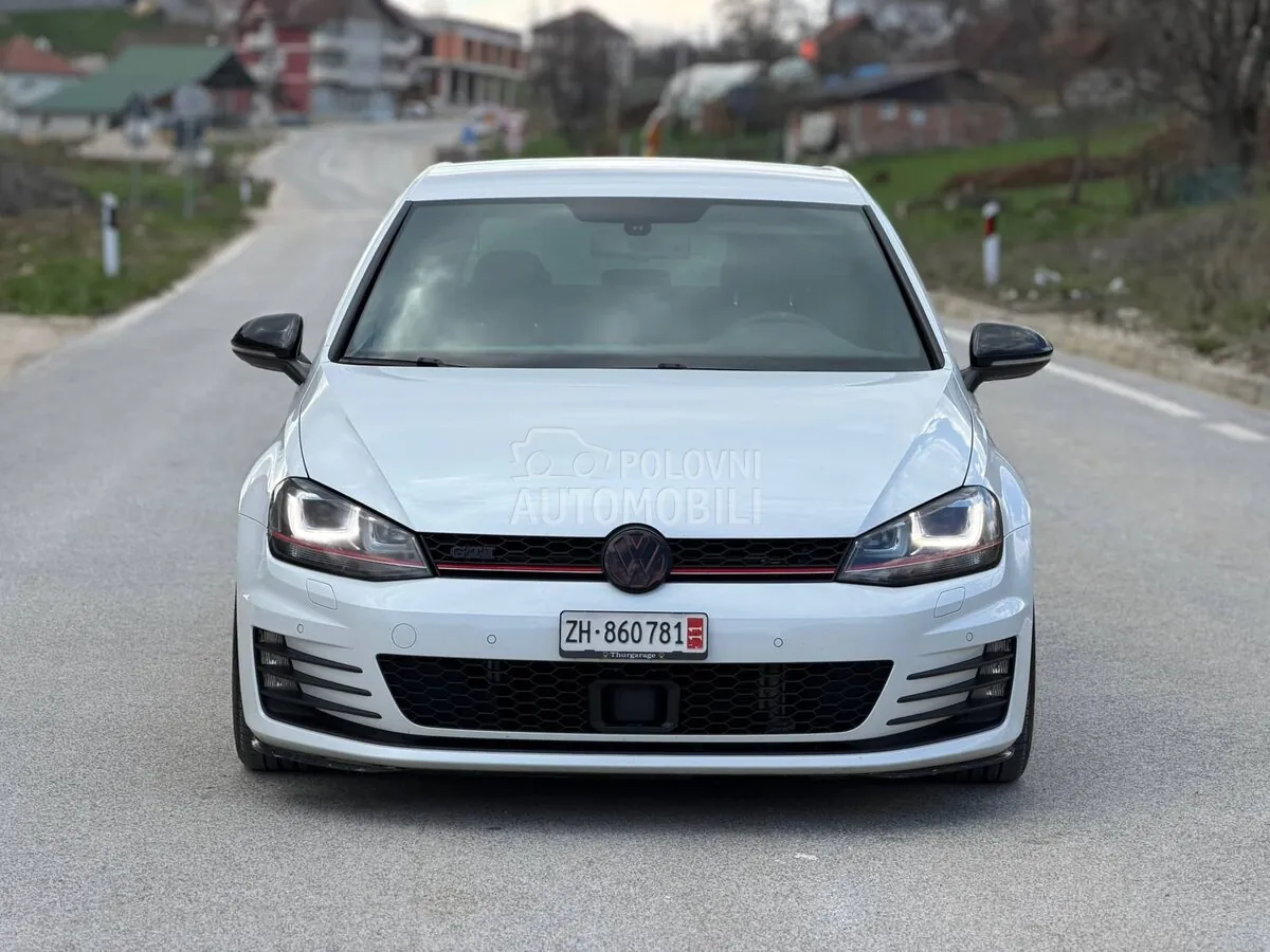 Volkswagen Golf 2013 photo 3