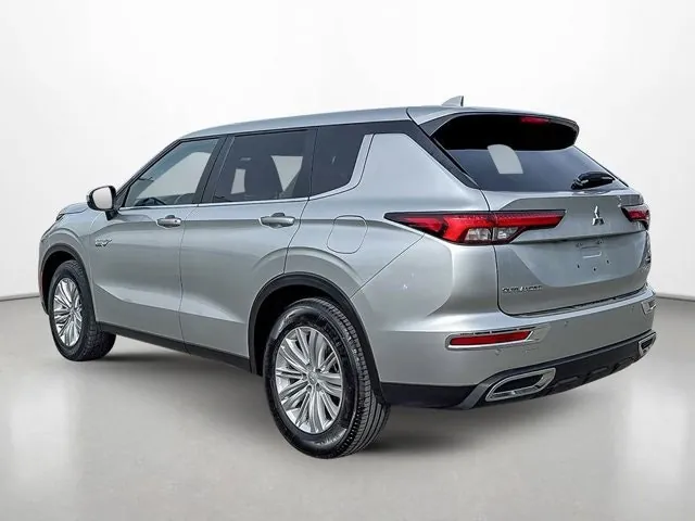 Mitsubishi Outlander 2023 photo 4