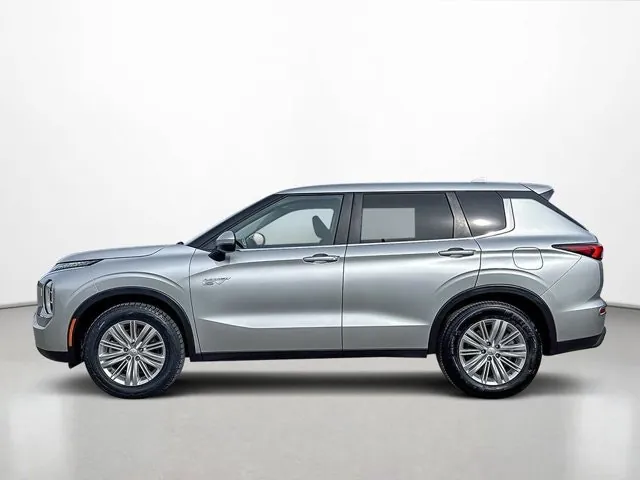 Mitsubishi Outlander 2023 photo 2